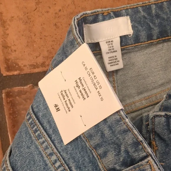 NWT H&M Mom Jeans- 10 - Picture 3 of 4
